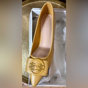 Women's Mustard Yellow Leather Square-Toe Pump with Logo Accent